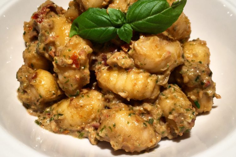 Bramborové gnocchi s ricottovým pestem